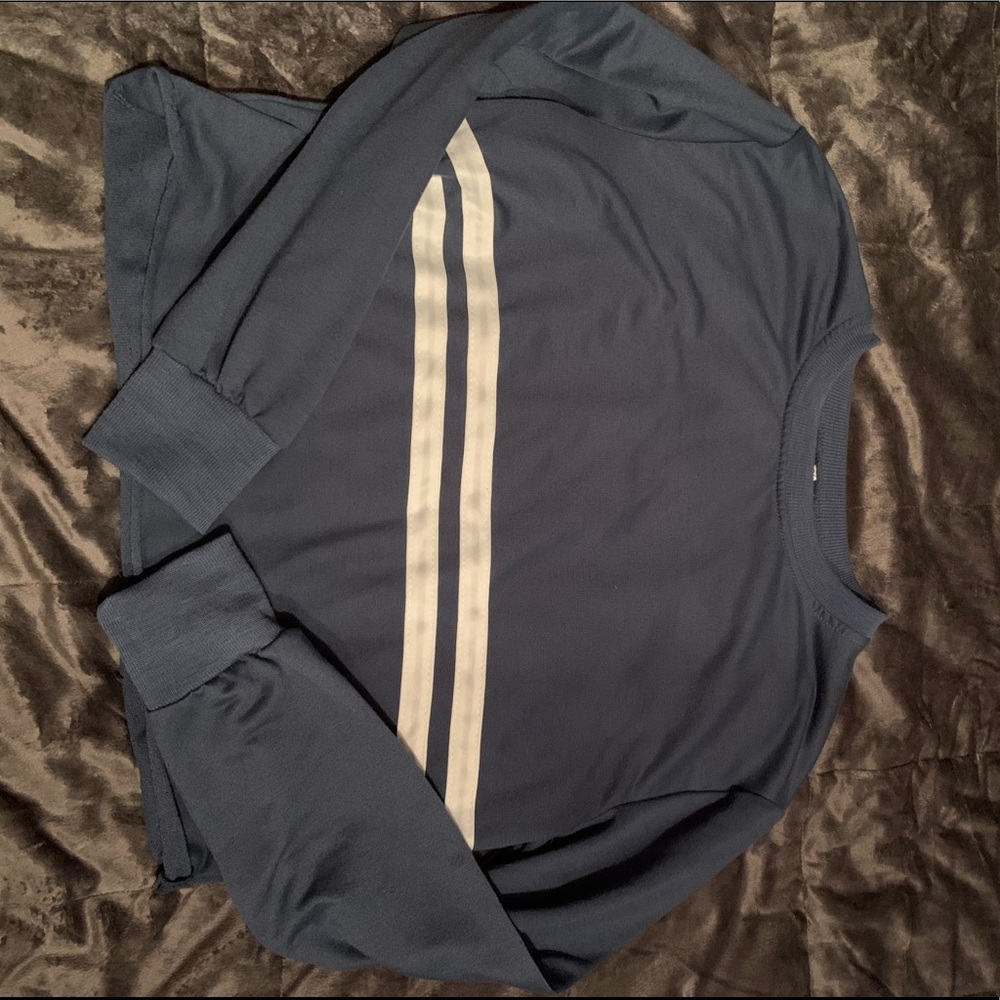 blue cropped long sleeve